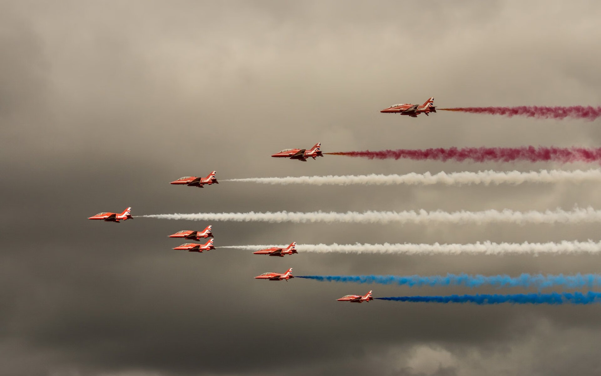 年轻球员表现出色，助共和国建立法甲统治，年轻球队